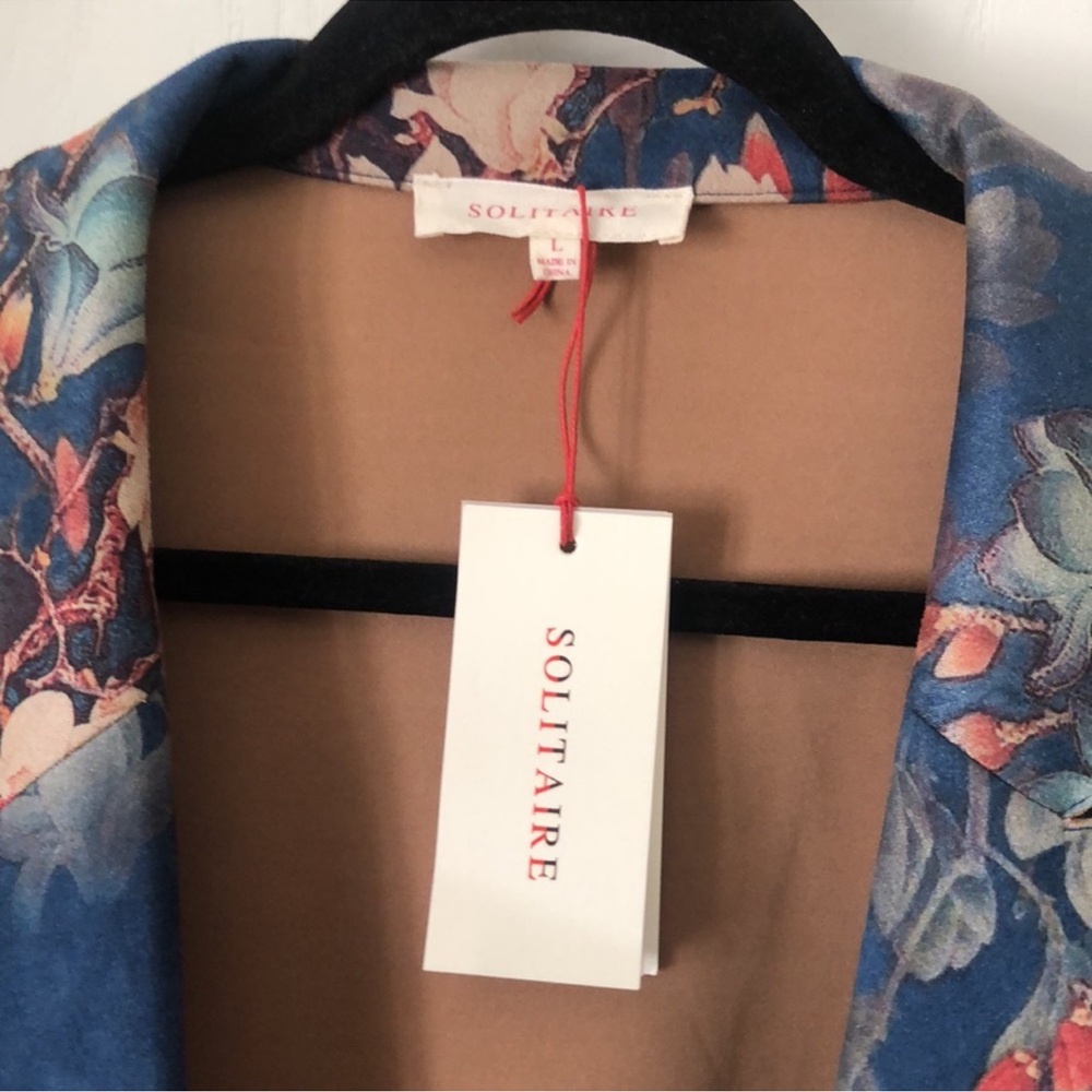 Solitaire Floral Patterned Women's Blazer - Picture 2 of 3